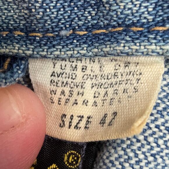 1970s Wrangler USA Denim Jacket 42 | Trucker Fit | Embroidered Butterfly - Picture 15 of 15